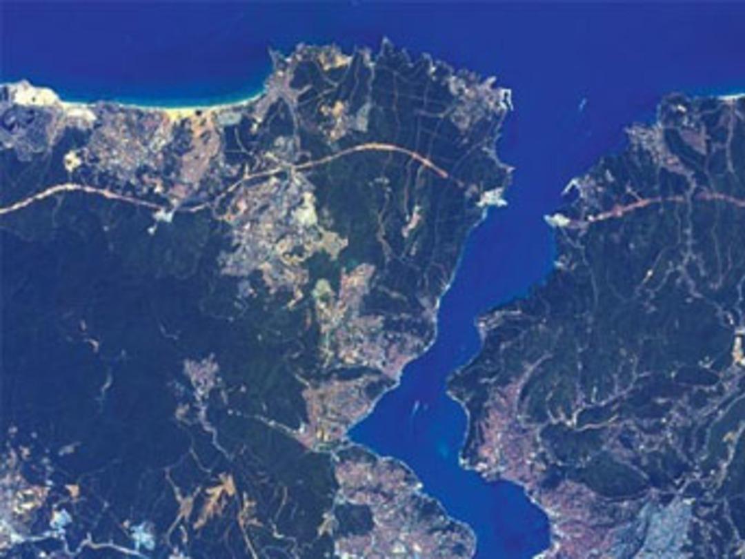 &Uuml;&ccedil;&uuml;nc&uuml; k&ouml;pr&uuml; uzaydan g&ouml;r&uuml;nd&uuml;!