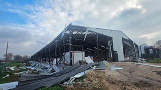 Nilüfer’de iki kaçak yapı daha yıkıldı