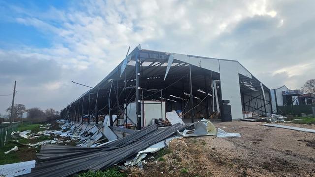 Nilüfer’de iki kaçak yapı daha yıkıldı