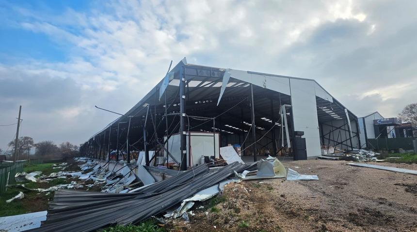 Nil&uuml;fer&rsquo;de iki ka&ccedil;ak yapı daha yıkıldı