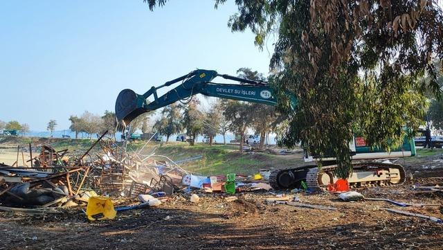 Ka&ccedil;ak yapıların yıkım işlemleri devam ediyor 3