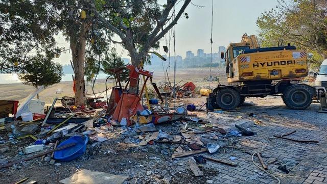 Ka&ccedil;ak yapıların yıkım işlemleri devam ediyor 2