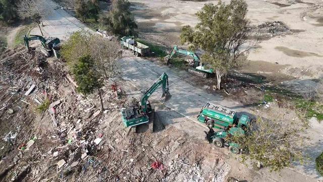 Ka&ccedil;ak yapıların yıkım işlemleri devam ediyor 4