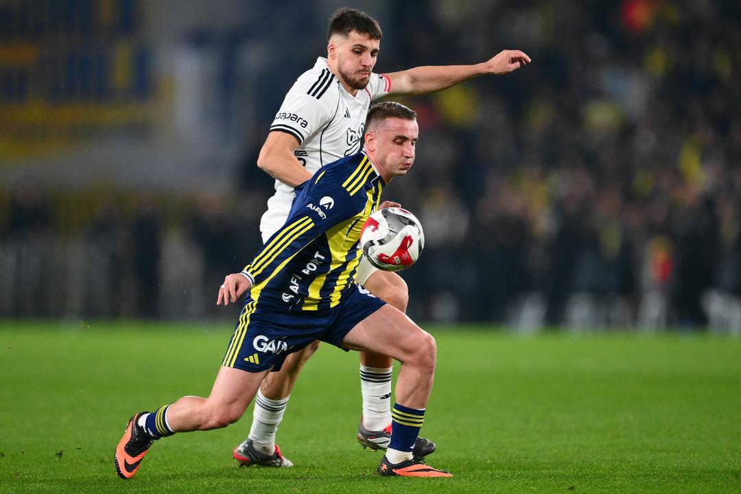 &Ccedil;&ouml;kt&uuml; kaldı! Beşiktaş ma&ccedil;ı sonrası Kerem Akt&uuml;rkoğlu nun &uuml;z&uuml;nt&uuml;s&uuml; kameraya yansıdı 1