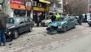 Burdur&rsquo;da iki ara&ccedil; &ccedil;arpıştı! 1 yaralı