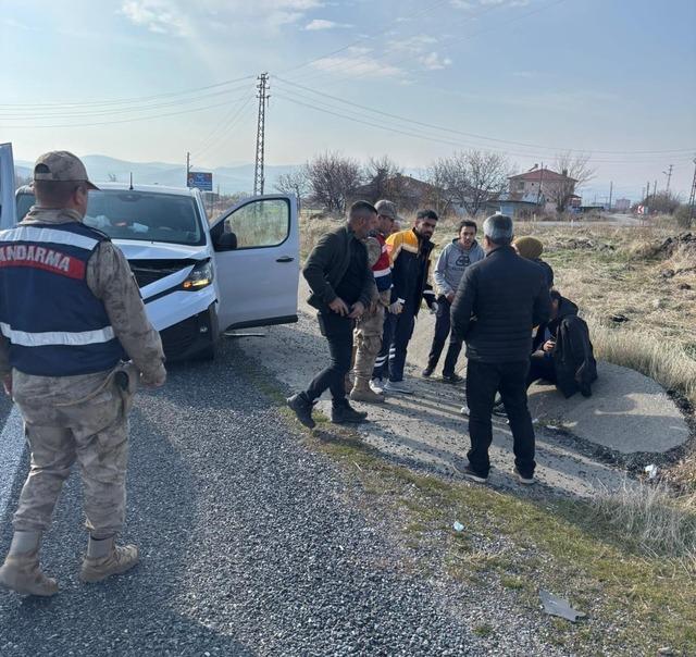Elazığ&rsquo;da trafik kazası: 3 yaralı 1