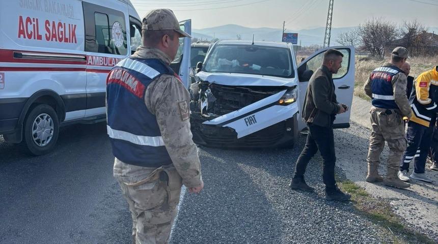 Elazığ&rsquo;da trafik kazası: 3 yaralı