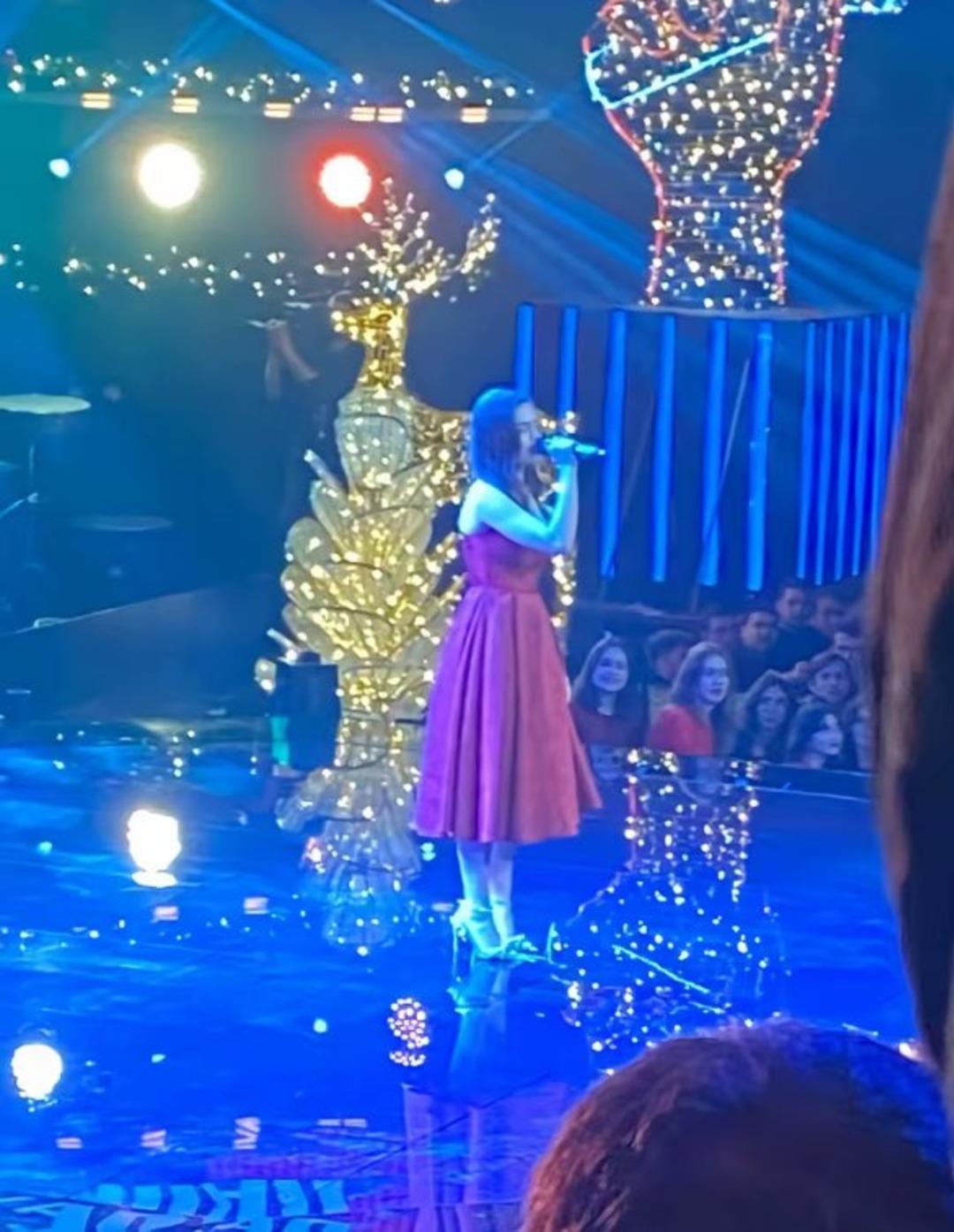 O Ses T&uuml;rkiye Yılbaşı g&ouml;r&uuml;nt&uuml;leri sızdı! Hadise, Ava Yaman ın g&ouml;lgesinde kaldı 3