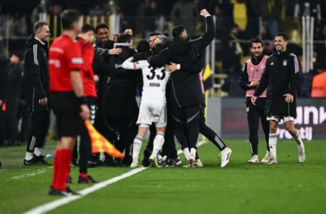 &Uuml;mit &Ouml;zat tan Sergen Yal&ccedil;ın a olay yaratan tepki: Ben olsam bug&uuml;n kovarım 3