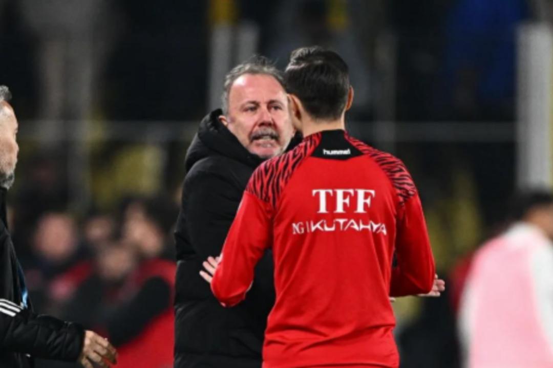 &Uuml;mit &Ouml;zat tan Sergen Yal&ccedil;ın a olay yaratan tepki: Ben olsam bug&uuml;n kovarım 6