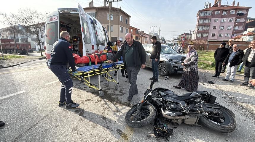 Bolu'da ciple &ccedil;arpışan motosikletli yaralandı
