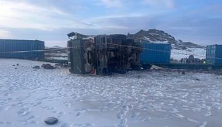 Kars'ta y&uuml;k treni kamyon ile &ccedil;arpıştı: 1 &ouml;l&uuml;