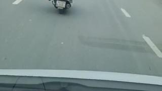 Esenyurt'ta akan trafikte hayrete d&uuml;ş&uuml;ren g&ouml;r&uuml;nt&uuml;