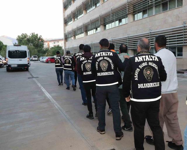 Antalya&rsquo;da milyonluk dolandırıcılık operasyonu 1