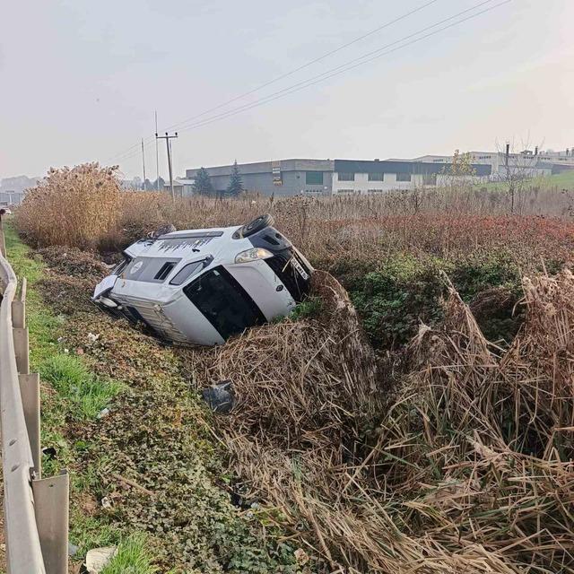 Tır ile karavan &ccedil;arpıştı: kadın s&uuml;r&uuml;c&uuml; yaralandı 3