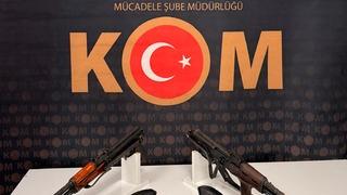 Mardin’de bir araçta 2 uzun namlulu silah ele geçirildi