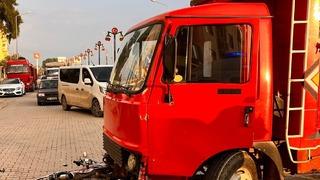 İzmir'de kamyonet ve motosiklet çarpıştı: Feci kaza güvenlik kamerasında