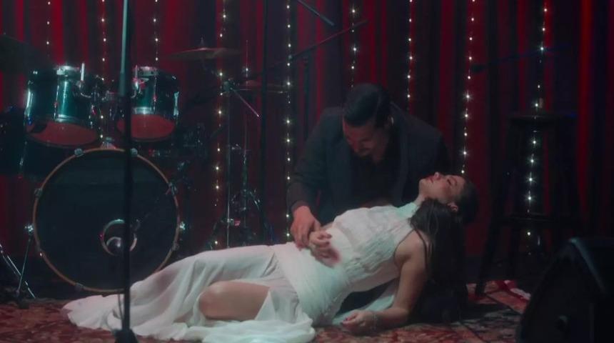 Eşref R&uuml;ya'da şaşırtan ayrılık! Eşref R&uuml;ya Nisan &ouml;l&uuml;yor mu? Final sahnesi sosyal medyayı salladı