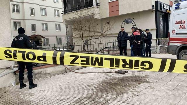 Apartmanın 8. katından d&uuml;şen adam hayatını kaybetti 4