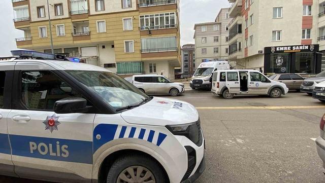 Apartmanın 8. katından d&uuml;şen adam hayatını kaybetti 3