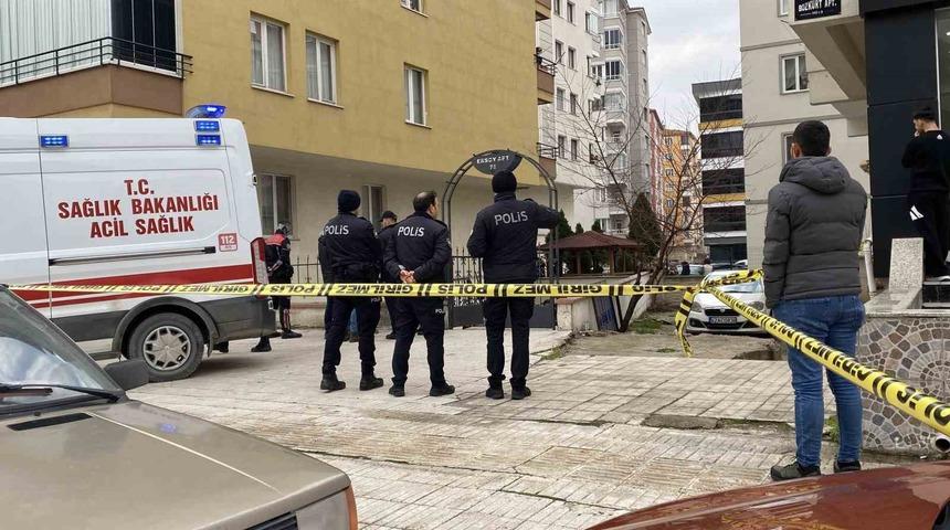 Apartmanın 8. katından d&uuml;şen adam hayatını kaybetti