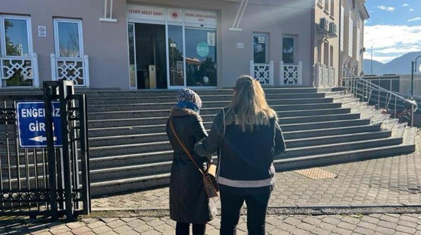 8 yıldır aranan FET&Ouml; firarisi kadın Fethiye'de yakalandı