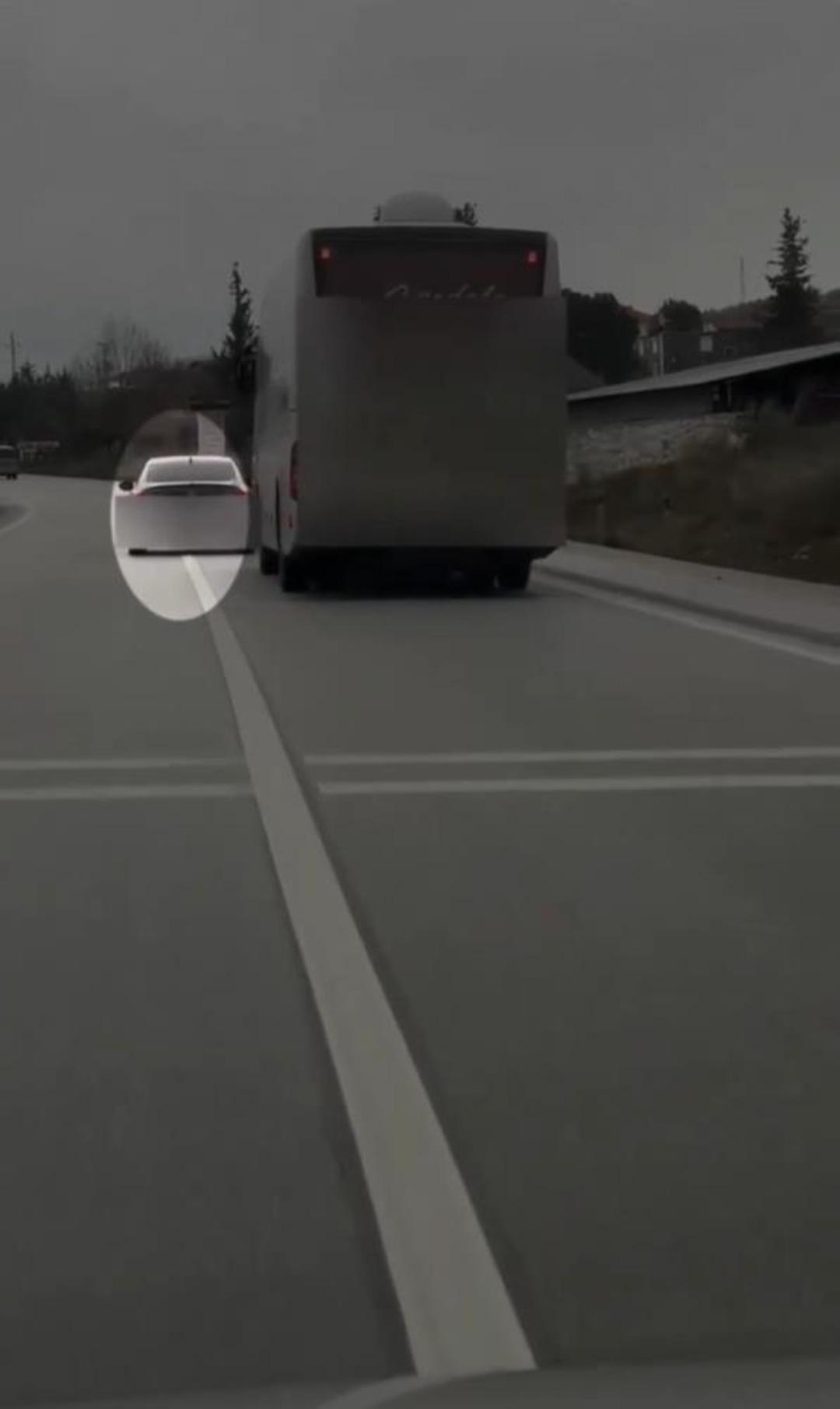 Burdur da yolcu otob&uuml;s&uuml;n&uuml;n trafik g&uuml;venliğini tehlikeye sokan s&uuml;r&uuml;c&uuml;ye ceza 1