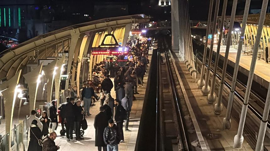 İstanbul'da teknik arıza nedeniyle metro seferlerinde aksama 