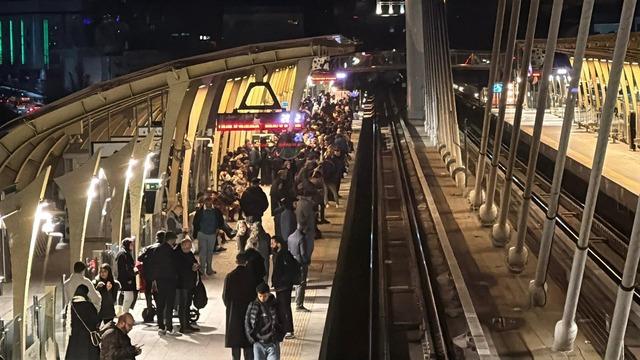 İstanbul'da teknik arıza nedeniyle metro seferlerinde aksama 