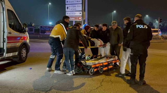 Kayseri&rsquo;de otomobille motosiklete &ccedil;arpıştı: 1 ağır yaralı 3