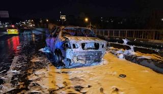 Ey&uuml;psultan&rsquo;da seyir halindeki otomobil alevlere teslim oldu