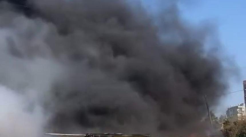 İş&ccedil;ilerin kaldığı konteyner yatakhane alevlere teslim oldu