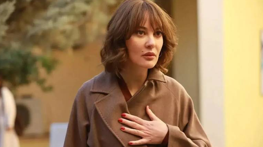 Uzak Şehir'in Mine'sinden iddialı se&ccedil;im: Ceketin i&ccedil;ine hi&ccedil;bir şey giymedi