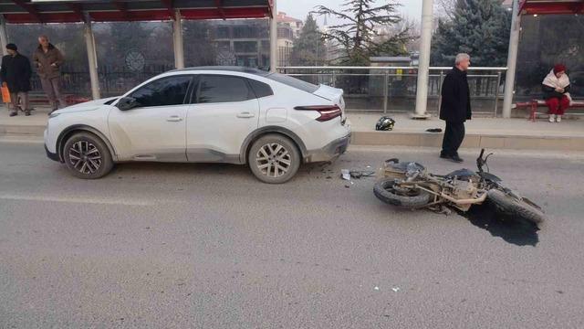 Malatya&rsquo;da otomobille &ccedil;arpışan motosikletli yaralandı 3
