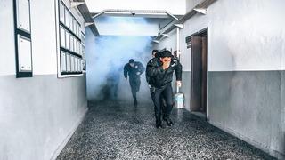 İzmir'de, itfaiyeden polis okulunda yangın tatbikatı