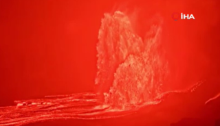 Yanardağ patladı! 425 metre y&uuml;ksekliğe lav p&uuml;sk&uuml;rtt&uuml;