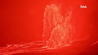 Yanardağ patladı! 425 metre yüksekliğe lav püskürttü