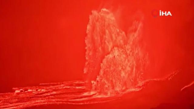 Yanardağ patladı! 425 metre yüksekliğe lav püskürttü