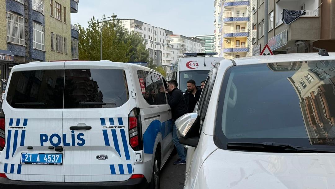 Diyarbakır da kahreden olay! Sinir krizi ge&ccedil;iren anne 2 aylık bebeğini alıp cama &ccedil;ıktı 4