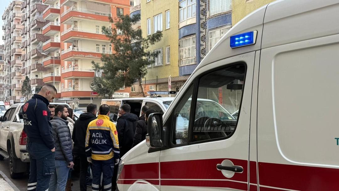 Diyarbakır da kahreden olay! Sinir krizi ge&ccedil;iren anne 2 aylık bebeğini alıp cama &ccedil;ıktı 5