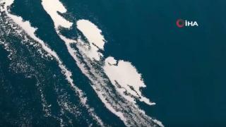 Van Gölü köpüklendi! Nedeni ise merak edildi