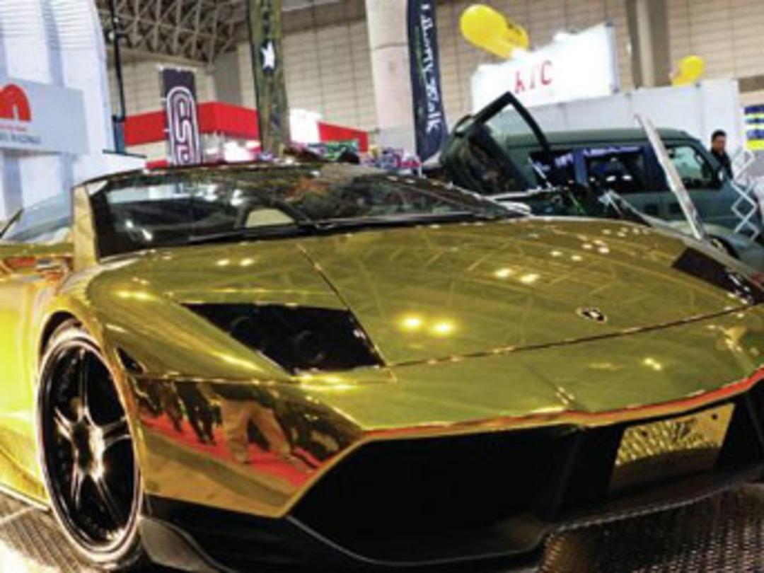 S&uuml;per zengine altın otomobil