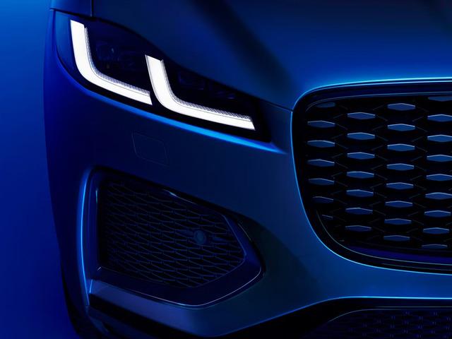 Son i&ccedil;ten yanmalı otomobilini banttan indirdi