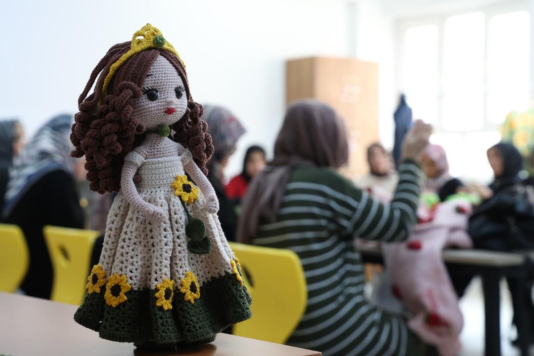 20 kadın &uuml;retiyor! İngiltere ye g&ouml;nderiliyor: Amigurumi bebeklere yoğun talep var  3