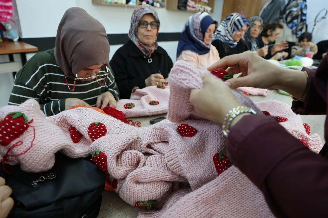 20 kadın &uuml;retiyor! İngiltere ye g&ouml;nderiliyor: Amigurumi bebeklere yoğun talep var  4