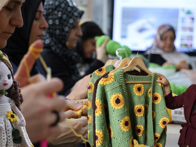 20 kadın &uuml;retiyor! İngiltere'ye g&ouml;nderiliyor: Amigurumi bebeklere yoğun talep var 