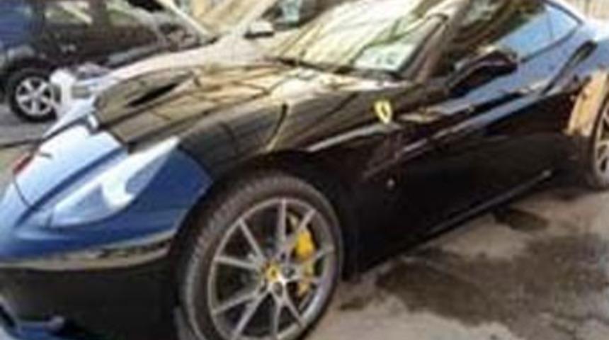 Bakanlıktan sıfır kilometre kelepir Ferrari