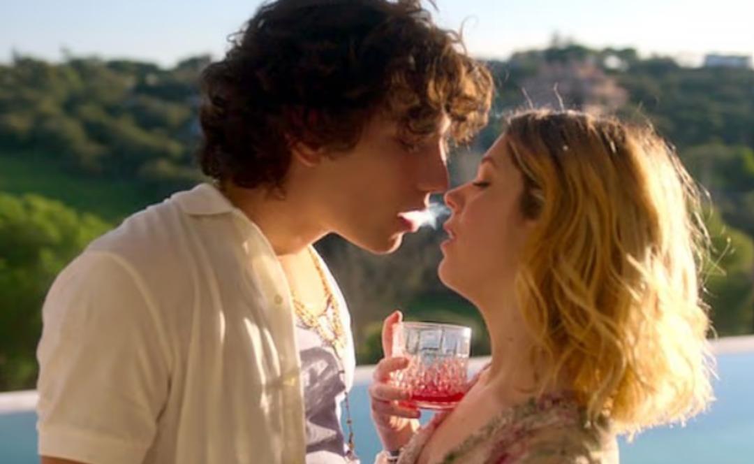 Bu Yılbaşı nda ailenizle Netflix te izlememeniz gereken diziler: Bridgerton, Sex/Life, Elite ve dahası 1