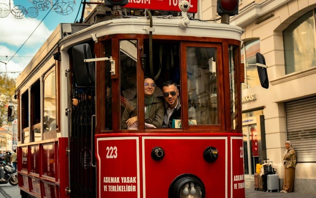 İstanbul’da otobüs yasaklandı! Turistlere özel tramvay geliyor 1