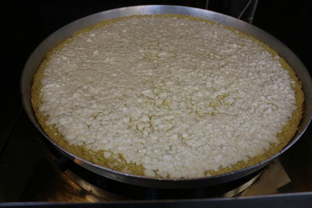 Her g&uuml;n 60 tepsi satılıyor! İ&ccedil;erde oturarak yediğinizde fiyatı artıyor 1